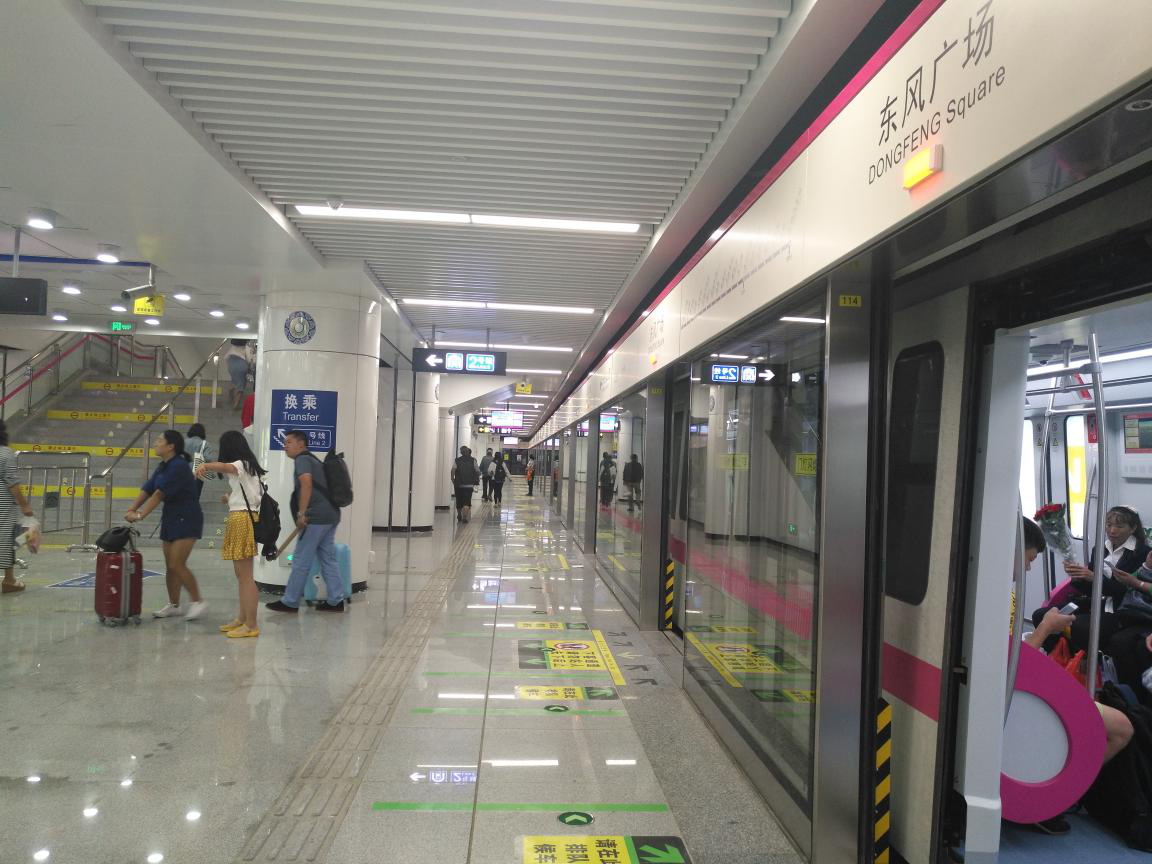 装备sunbet申搏屏蔽门系统的昆明地铁3号线开通运营