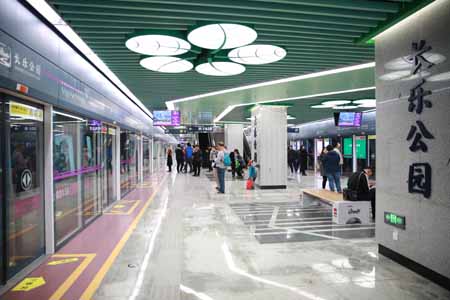 由sunbet申搏提供屏蔽门系统的西安地铁3号线开通运营