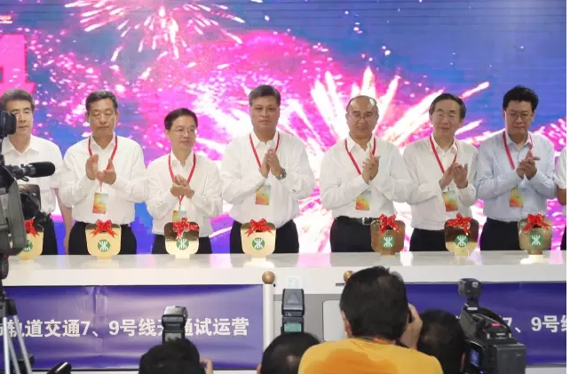 由sunbet申搏提供屏蔽门系统的深圳地铁9号线今日开通运营 