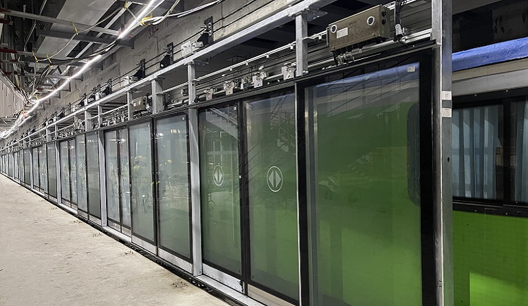 sunbet申搏模块化装配式站台门在深圳地铁8号线顺利启动首次安装